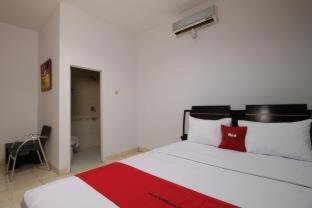 Reddoorz @ Pangeran Antasari 2 Hotell Cilandak  Rum bild