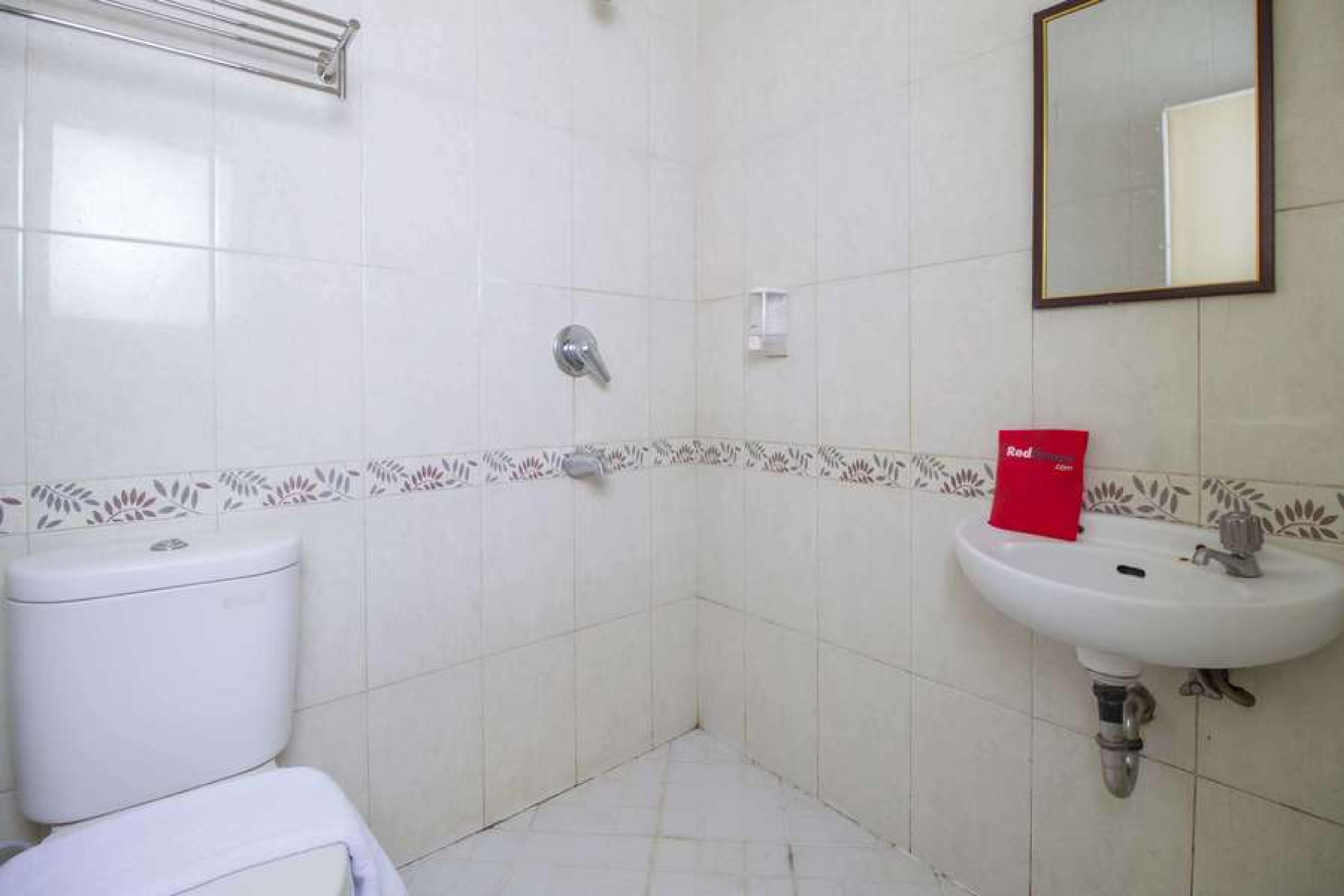 Reddoorz @ Pangeran Antasari 2 Hotell Cilandak  Exteriör bild