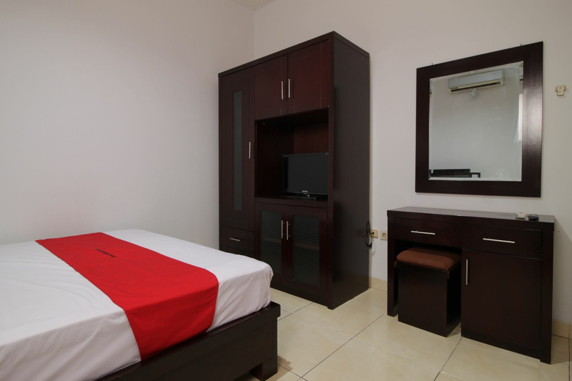 Reddoorz @ Pangeran Antasari 2 Hotell Cilandak  Exteriör bild